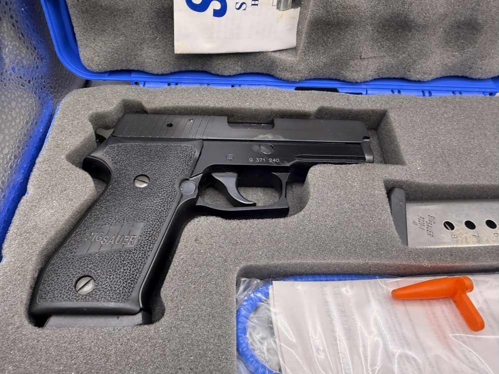 SIG Sauer P220 .45 ACP MINT CONDITION German Frame Matching Box, Papers etc-img-38