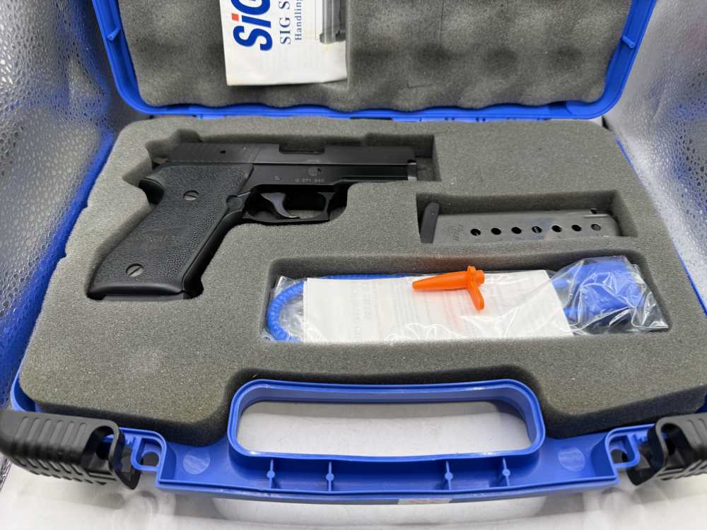 SIG Sauer P220 .45 ACP MINT CONDITION German Frame Matching Box, Papers etc-img-37
