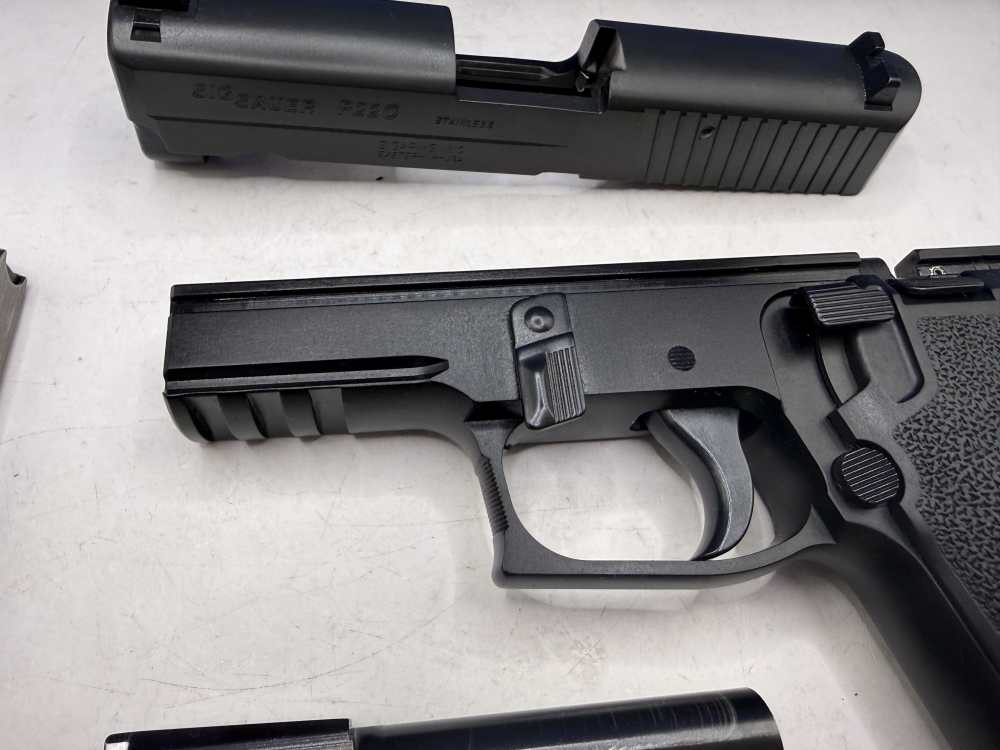 SIG Sauer P220 .45 ACP MINT CONDITION German Frame Matching Box, Papers etc-img-13