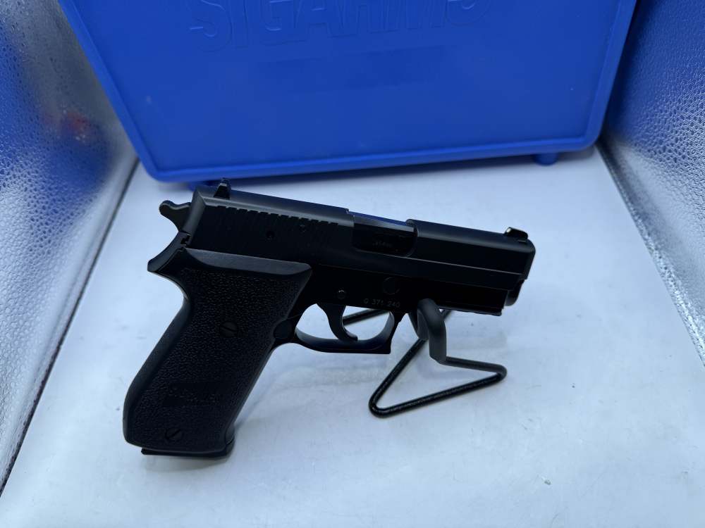 SIG Sauer P220 .45 ACP MINT CONDITION German Frame Matching Box, Papers etc-img-25