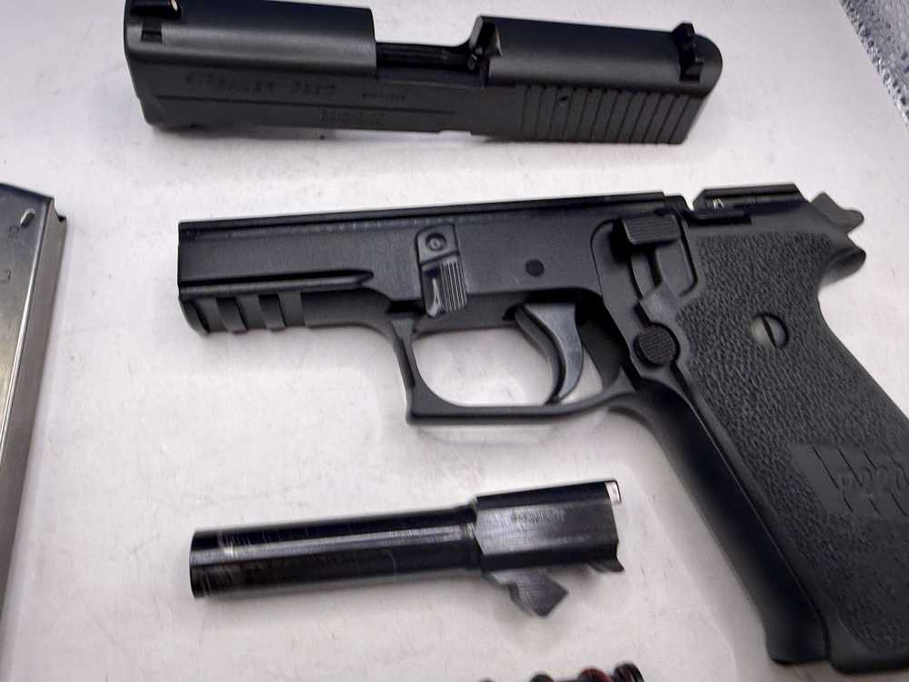 SIG Sauer P220 .45 ACP MINT CONDITION German Frame Matching Box, Papers etc-img-7
