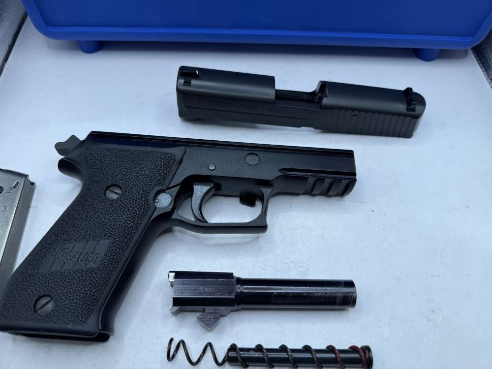 SIG Sauer P220 .45 ACP MINT CONDITION German Frame Matching Box, Papers etc-img-14