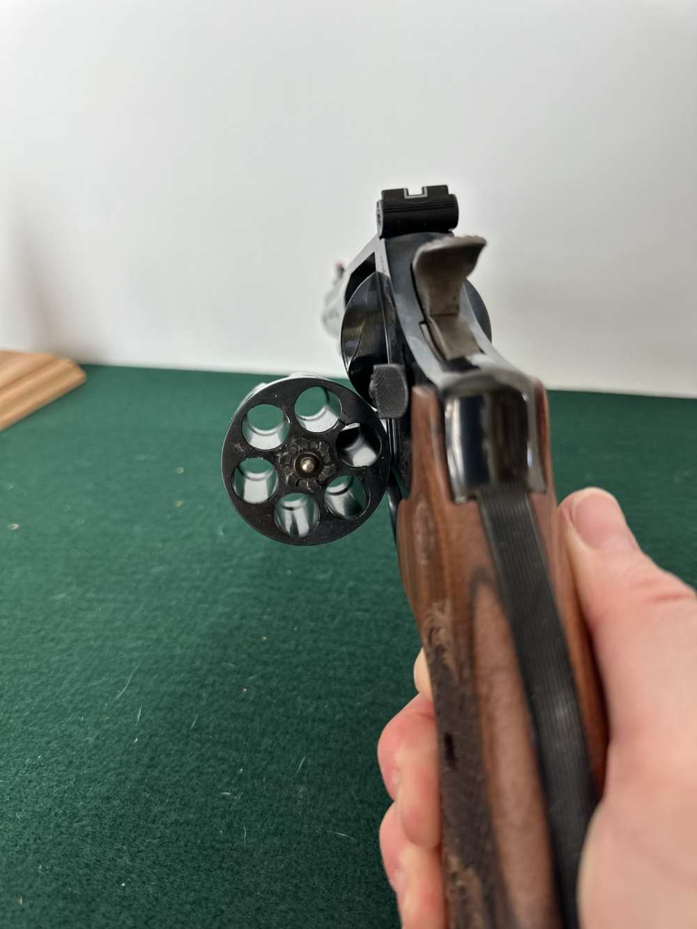 Smith and Wesson new model 29 revovler .44 mag-img-5