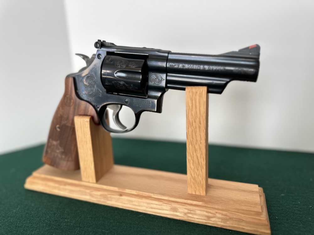 Smith and Wesson new model 29 revovler .44 mag-img-1