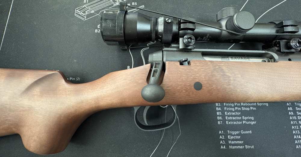 Savage Axis .270 - Weaver Scope - WOOD STOCK - BOLT ACTION - LIKE NEW-img-2