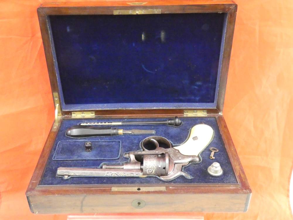 ANTIQUE BELGIUM PINFIRE CASED REVOLVER ENGRAVED GOLD / SILVER 100% complete-img-3