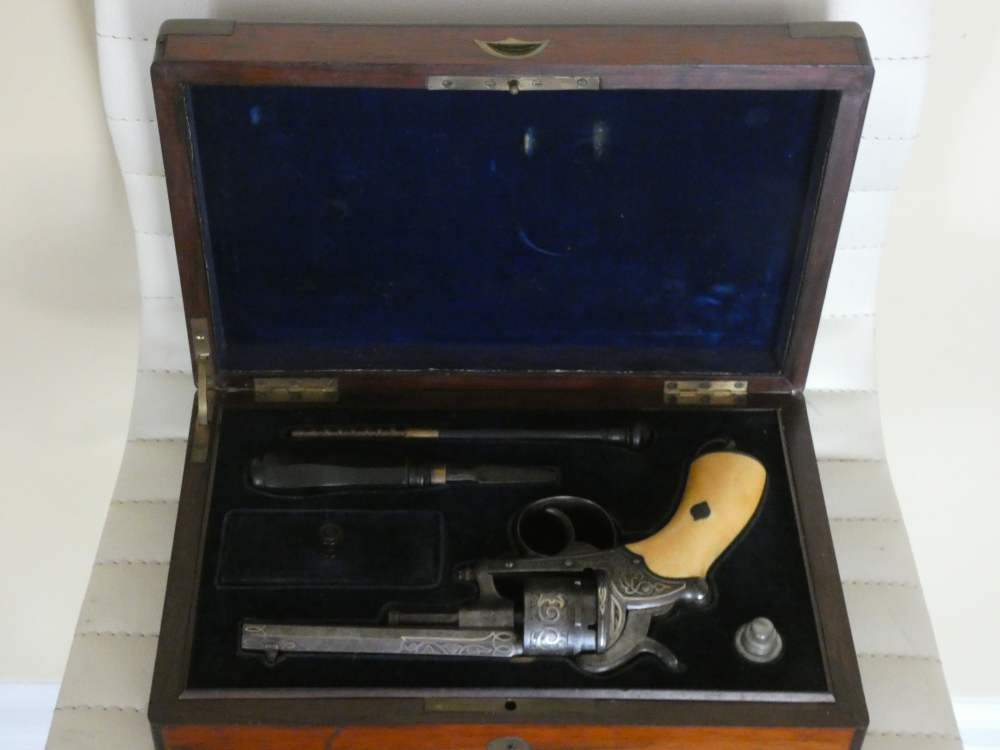 ANTIQUE BELGIUM PINFIRE CASED REVOLVER ENGRAVED GOLD / SILVER 100% complete-img-2