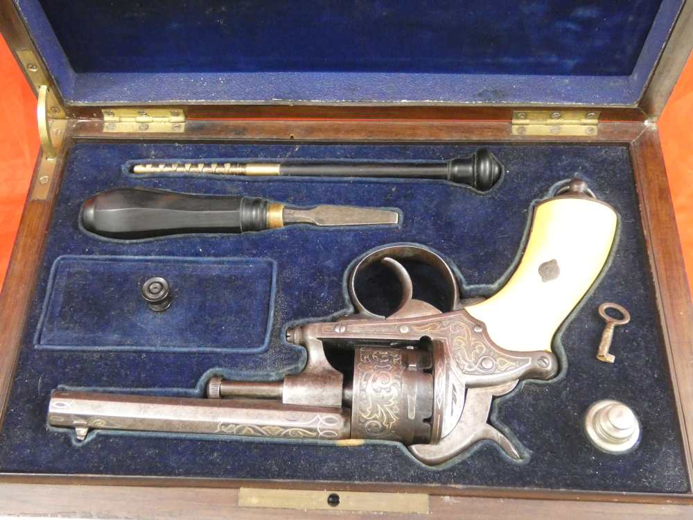 ANTIQUE BELGIUM PINFIRE CASED REVOLVER ENGRAVED GOLD / SILVER 100% complete-img-4