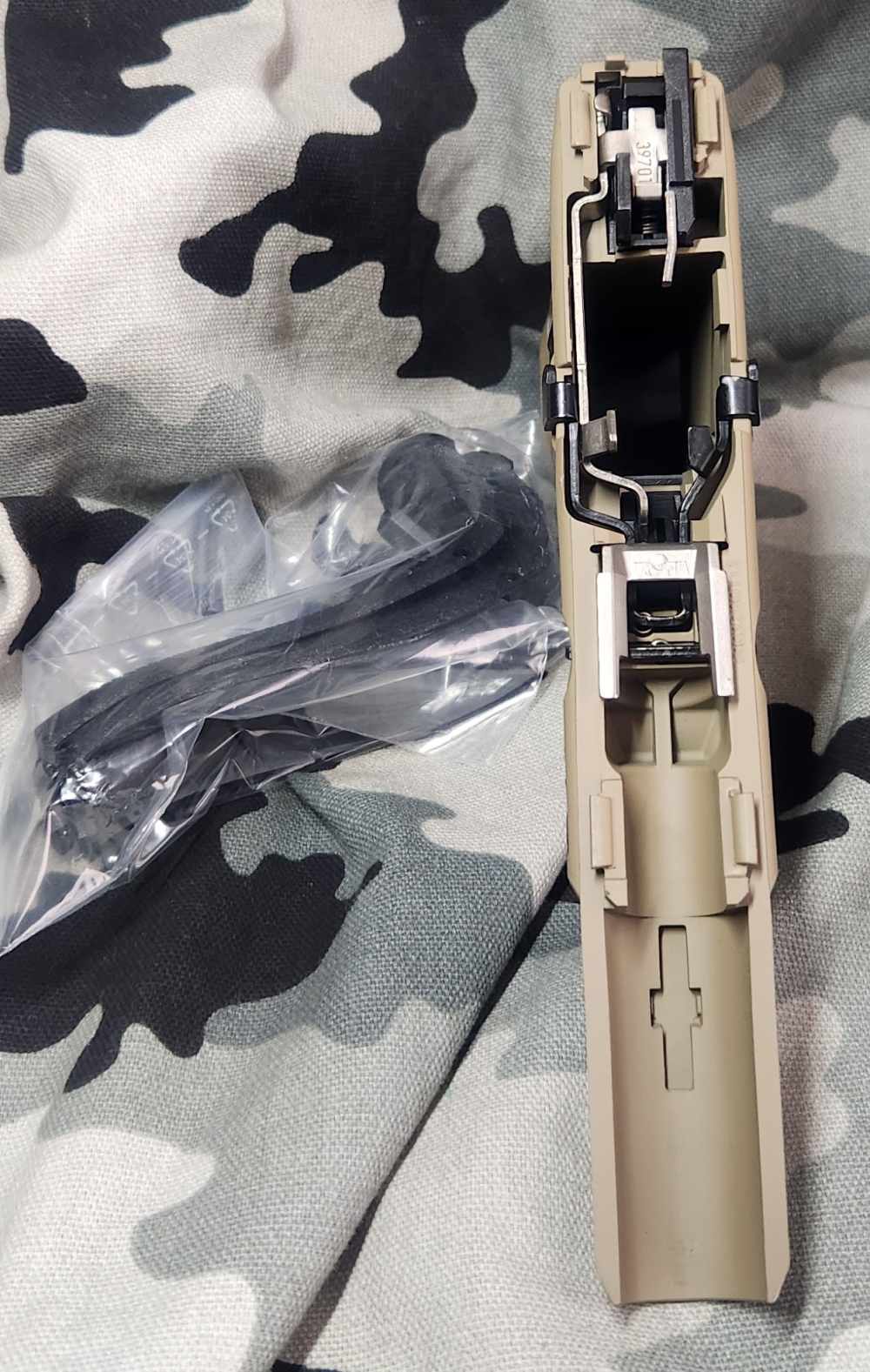 Glock 17 Gen 5 9MM Complete frame Custom Stippled FDE New-img-2