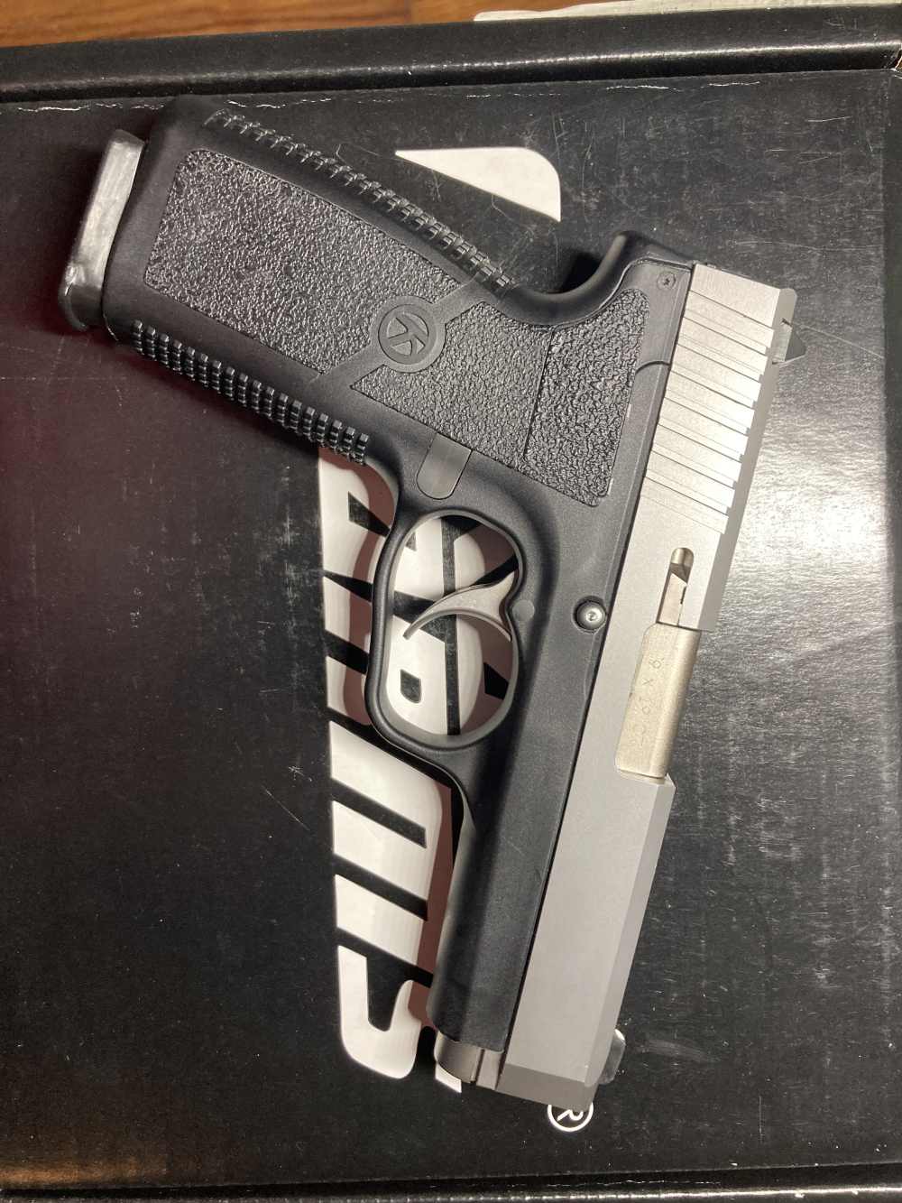 Kahr CT9-img-1