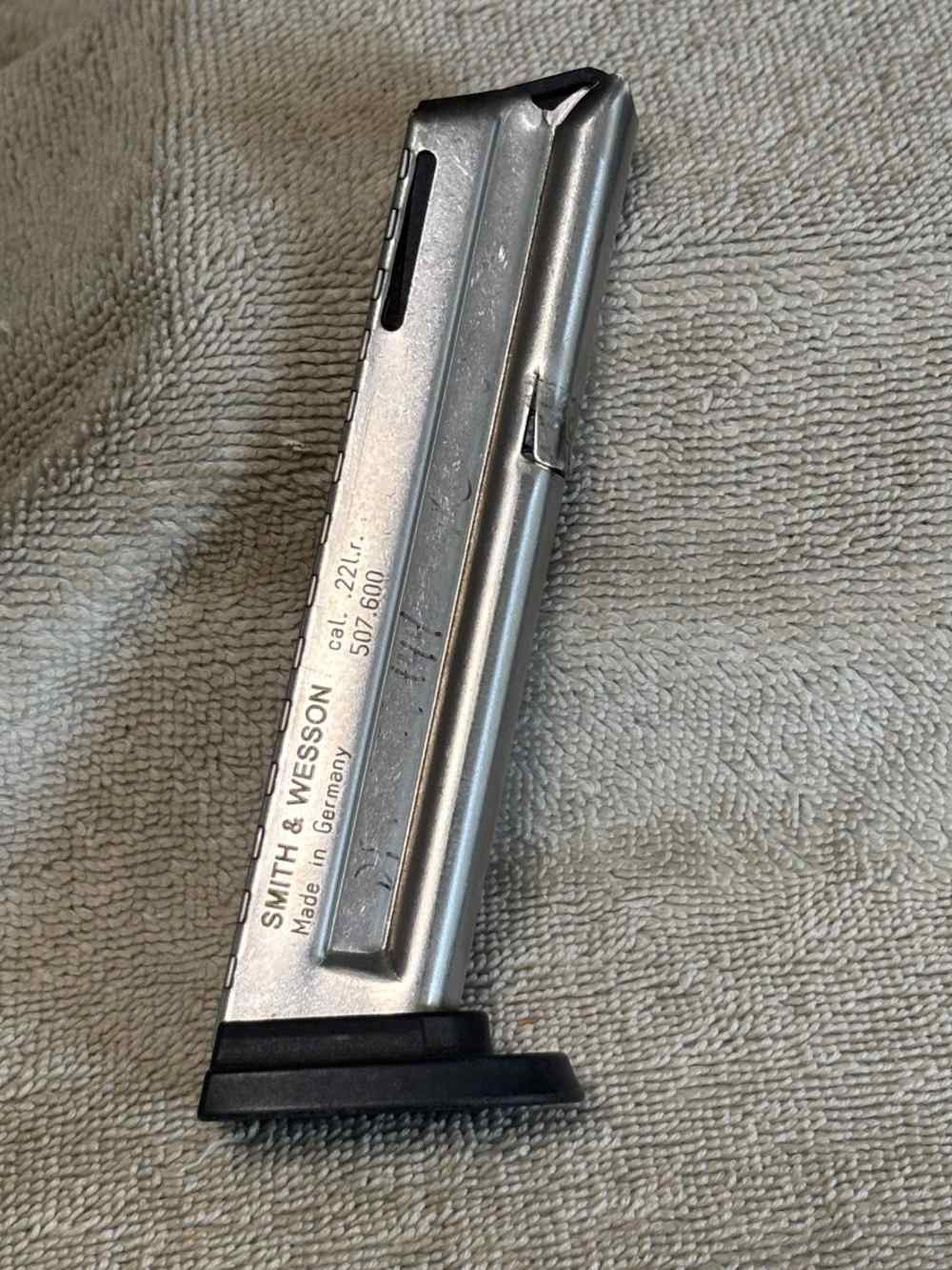 S&W Full Size M&P 22 factory magazine -img-0
