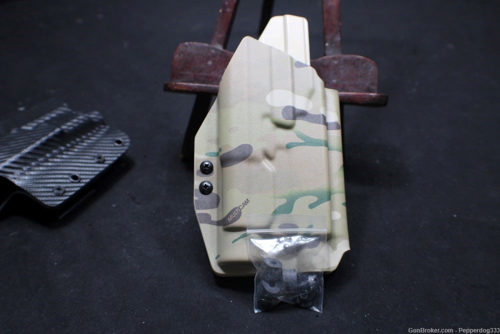 Two New Holsters a Outlaw Holster & a Level 2 Duty Holster Both in New Cond-img-2