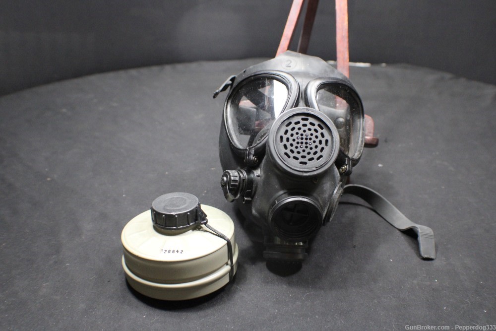 A Military Grade New Unused M17 Gas Mask with a New Canaster Ready to be Us-img-0