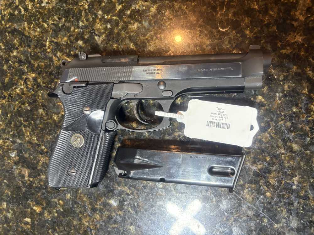 Taurus pt99 af  blued with  pachmayr grips,-img-1