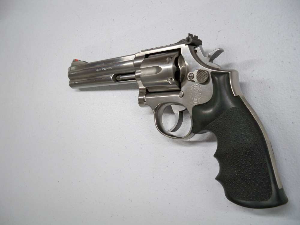 Smith & Wesson 686-1 6" Barrel  Stainless Steel  Very Nice Revolver!-img-2