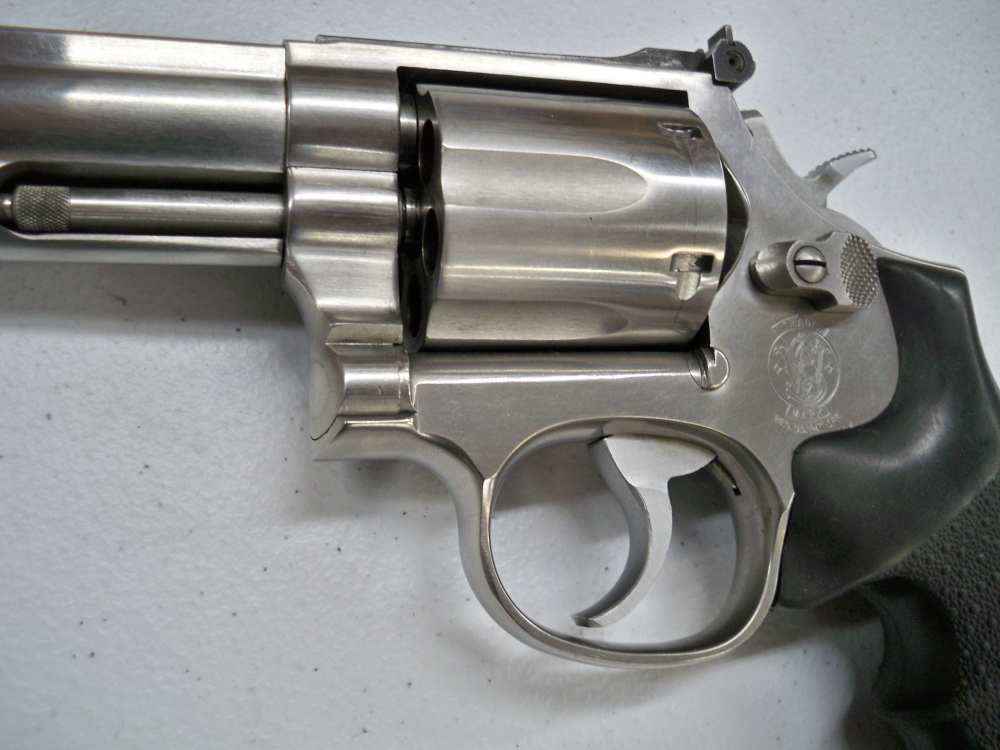 Smith & Wesson 686-1 6" Barrel  Stainless Steel  Very Nice Revolver!-img-6