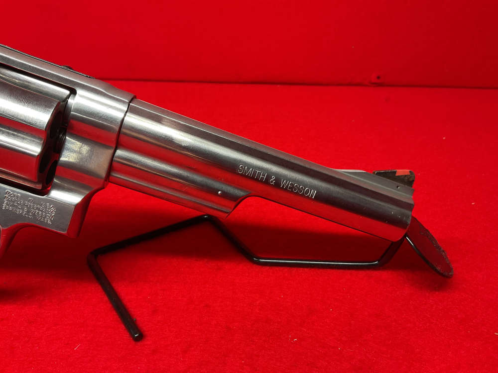 Smith and Wesson 629-6 .44 mag revolver -img-3