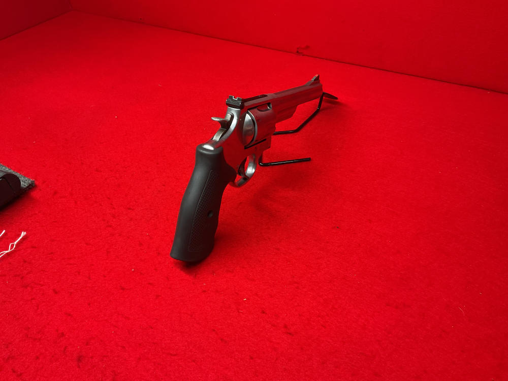 Smith and Wesson 629-6 .44 mag revolver -img-14