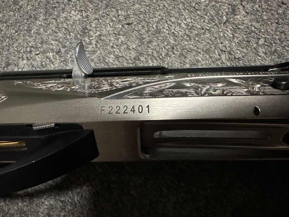 Benelli Legacy 12 Gauge W/ Original Case Like New-img-12