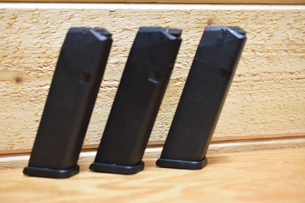 Glock Model 22 40S&W / 9MM caliber combo package 7 magazines LNIB-img-6