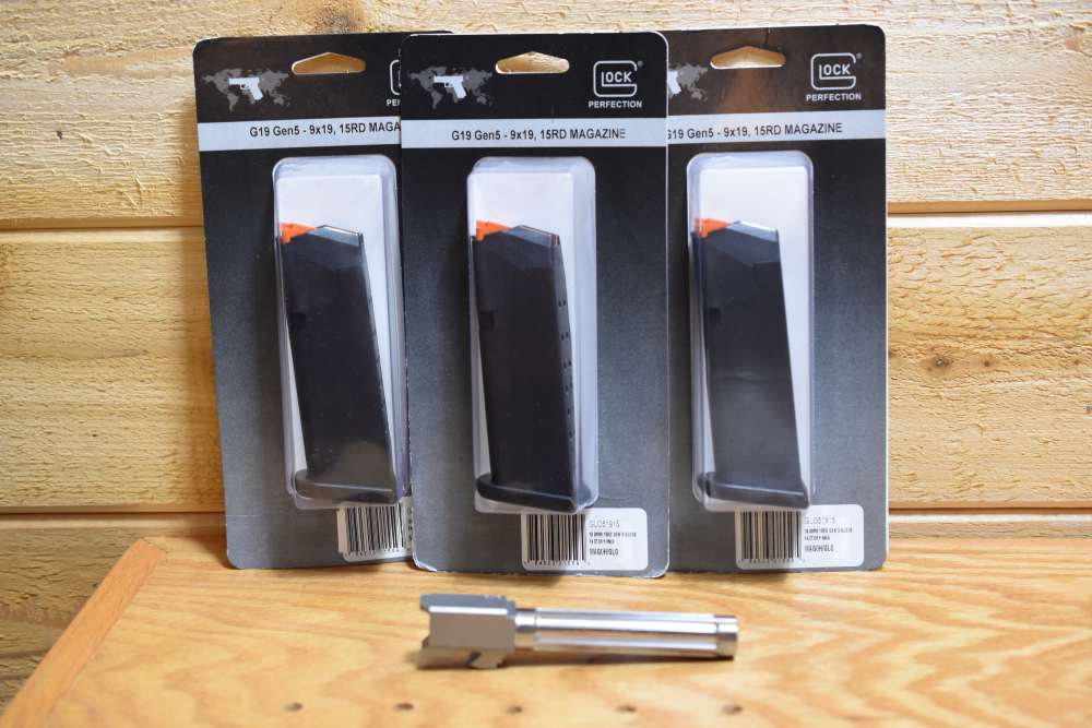 Glock Model 22 40S&W / 9MM caliber combo package 7 magazines LNIB-img-4