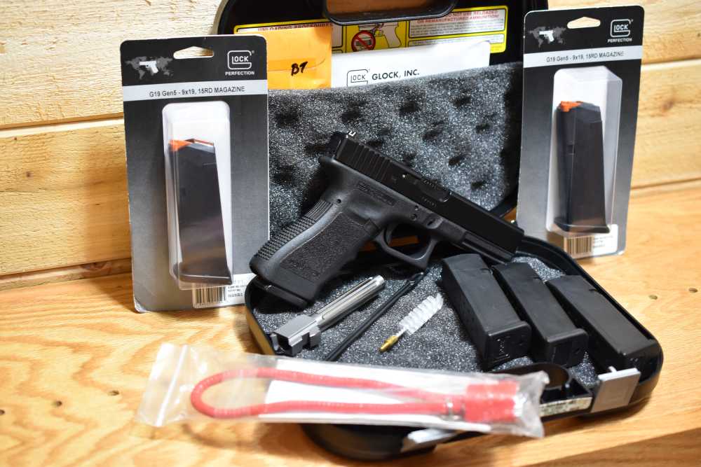 Glock Model 22 40S&W / 9MM caliber combo package 7 magazines LNIB-img-8
