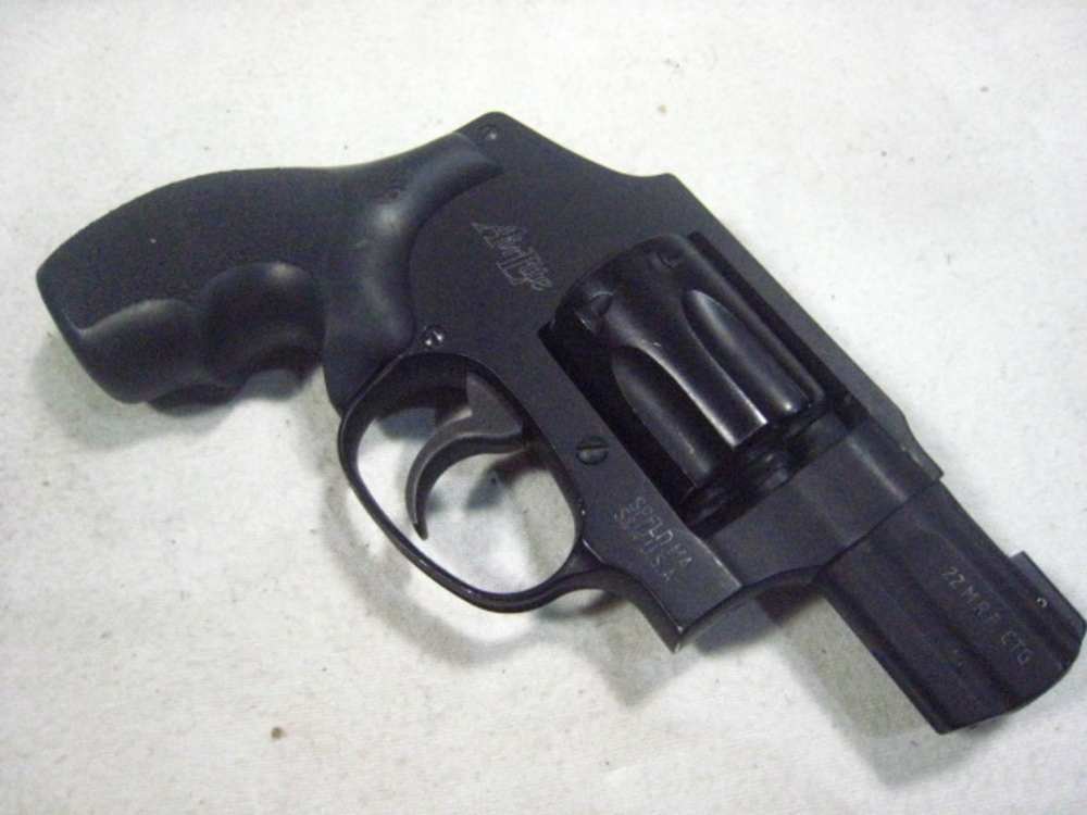 S&W 351 .22 WMR 22 Magnum / GREAT CARRY GUN-img-2