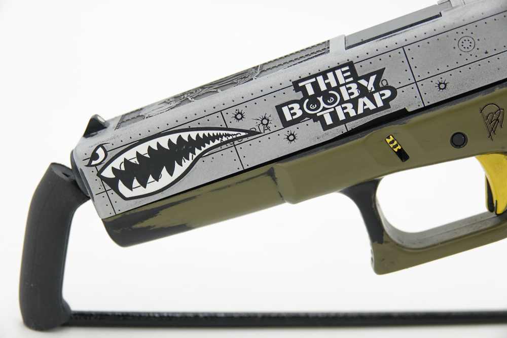 Custom Engraved and Cerakoted BOOBY TRAP Glock 17 GEN2 9mm-img-3