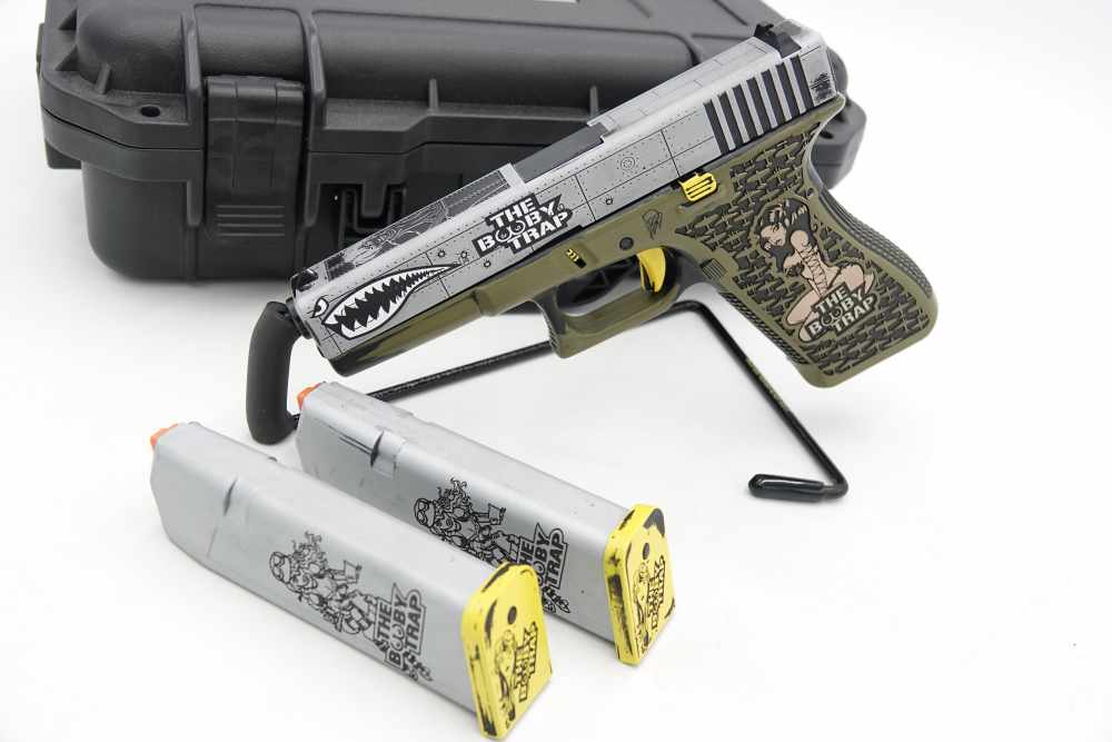 Custom Engraved and Cerakoted BOOBY TRAP Glock 17 GEN2 9mm-img-1