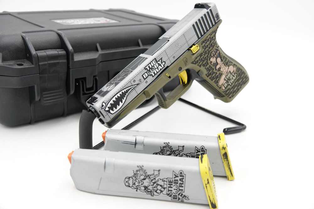 Custom Engraved and Cerakoted BOOBY TRAP Glock 17 GEN2 9mm-img-0