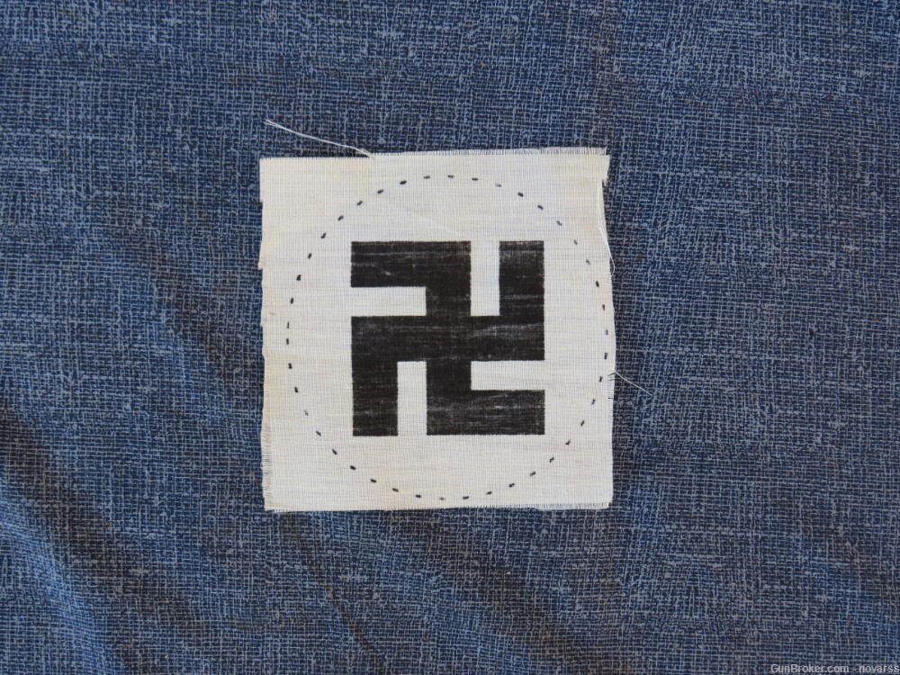 WWII GERMAN ARMBAND SWASTIKA SECTION / PIECE-img-1