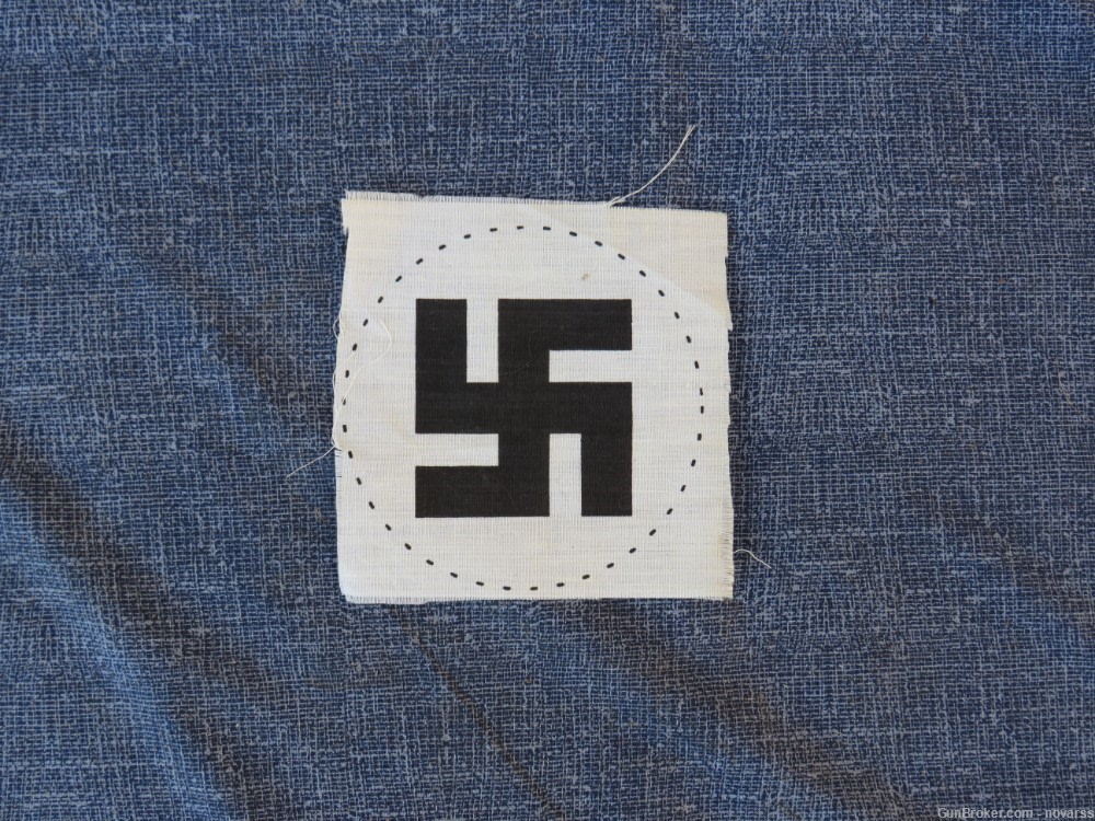 WWII GERMAN ARMBAND SWASTIKA SECTION / PIECE-img-0