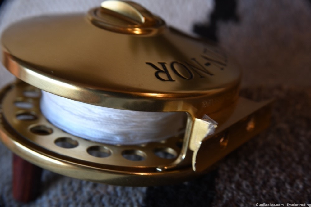 Fin-Nor Fly fishing reel Model FR-8 Brass as NEW used once-img-2