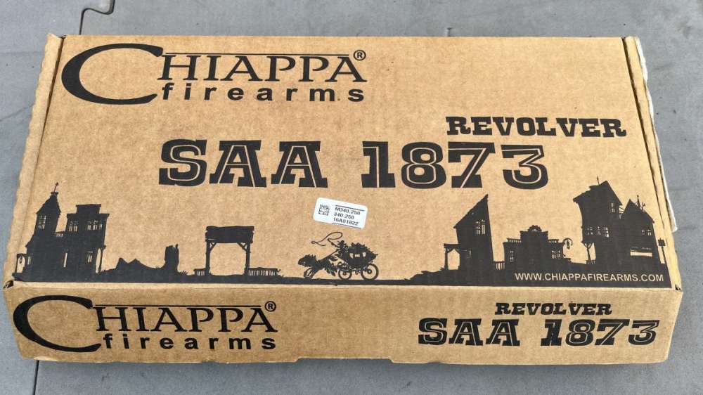 Chiappa 1873 1873-22 Single Action revolver w/2 cylinders and holster -img-4