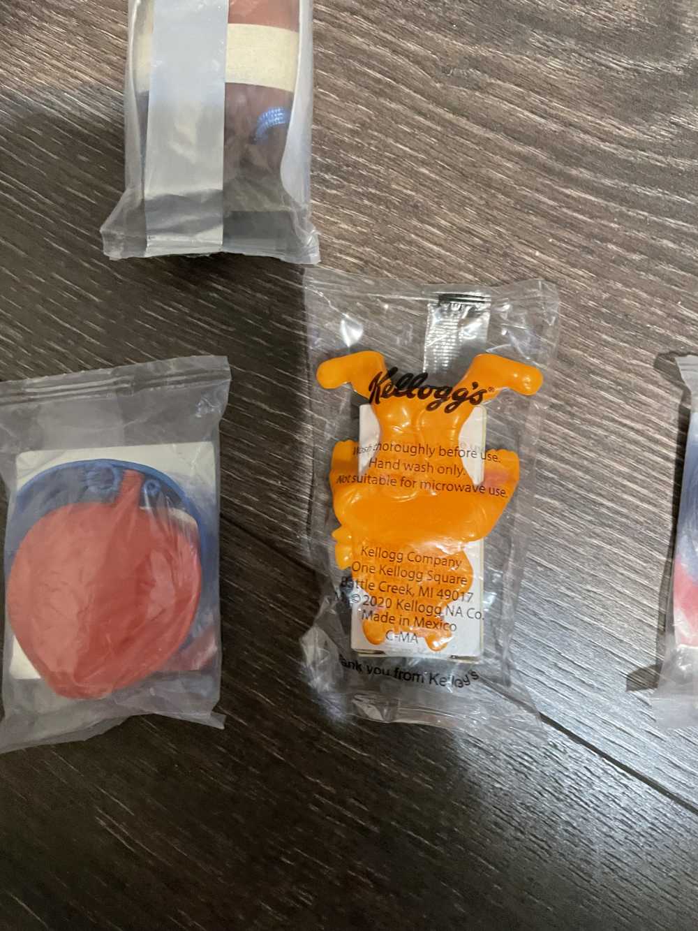 Star Wars collection, angry birds other cereal toys -img-9