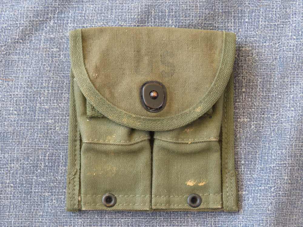 US M1 CARBINE MAGAZINE POUCH KHAKI KOREA / VIETNAM WAR VERY GOOD CONDITION-img-0