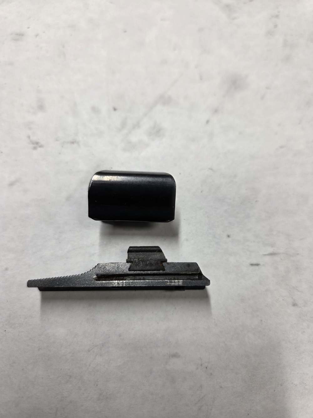 SAVAGE 780 FRONT SIGHT AND HOOD WITH SCREWS-img-1