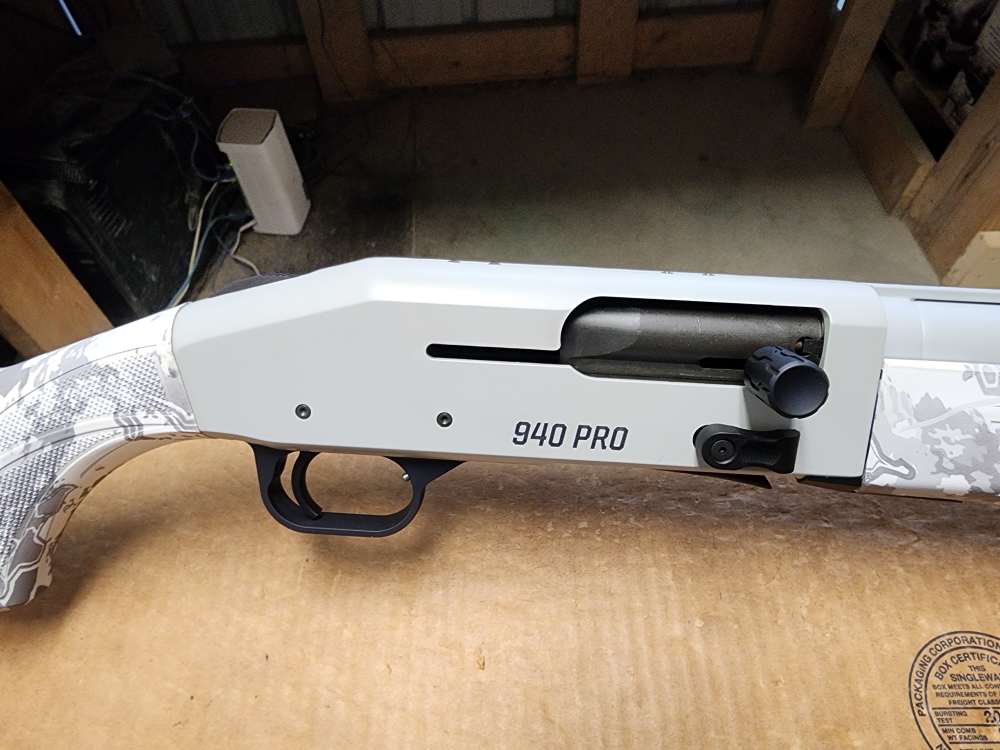 PICS! NEW MOSSBERG SEMI-AUTO 940 PRO WATERFOWL 12 GA 28" VIPER SNOW CAMO 3"-img-6