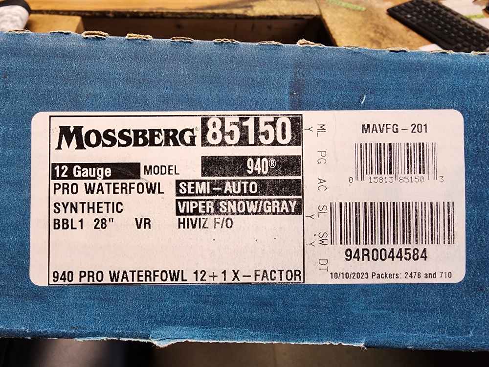 PICS! NEW MOSSBERG SEMI-AUTO 940 PRO WATERFOWL 12 GA 28" VIPER SNOW CAMO 3"-img-1