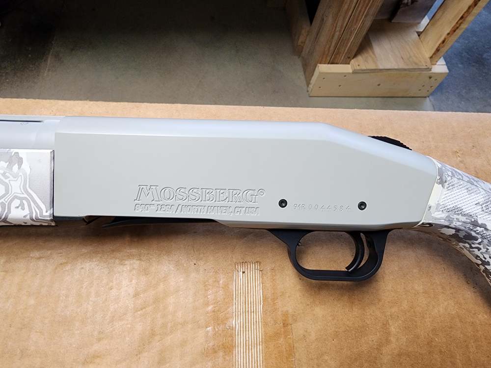 PICS! NEW MOSSBERG SEMI-AUTO 940 PRO WATERFOWL 12 GA 28" VIPER SNOW CAMO 3"-img-12