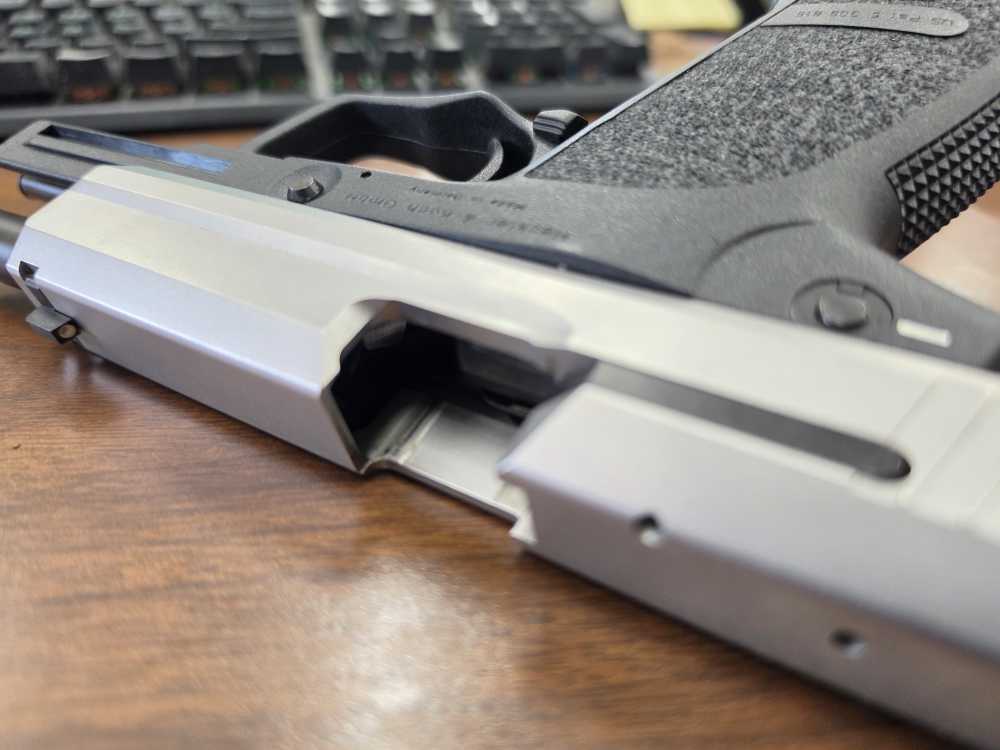 H&K USP .40 S&W Stainless — Original Box & Manual — 2 Factory 10-Round Mags-img-11