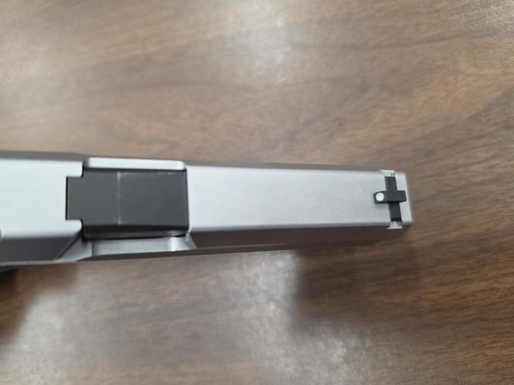 H&K USP .40 S&W Stainless — Original Box & Manual — 2 Factory 10-Round Mags-img-10
