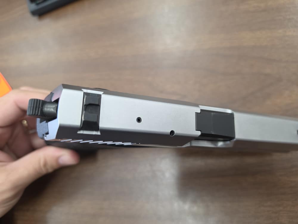 H&K USP .40 S&W Stainless — Original Box & Manual — 2 Factory 10-Round Mags-img-9