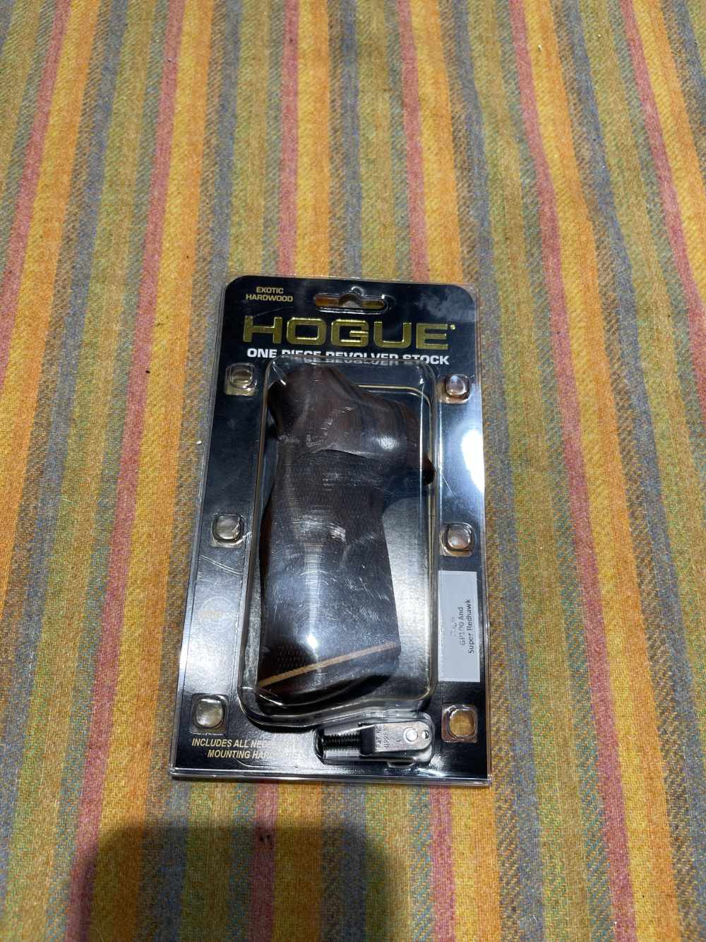 HOGUE one piece Exotic hardwood grips Ruger GP100 and Super Redhawk-img-0