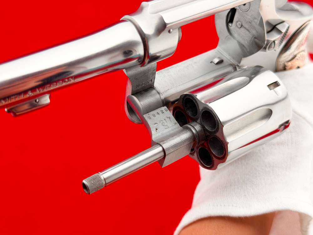 1973 S&W Model 64 .38 Special 4" Stainless w/ ENGRAVED STERLING SILVER GRIP-img-32