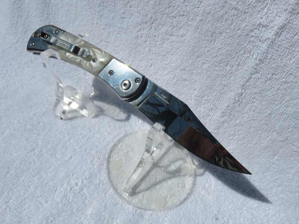 Classic Gents White Pearl Handle SS. Switchblade with a Safety. Nice!-img-5
