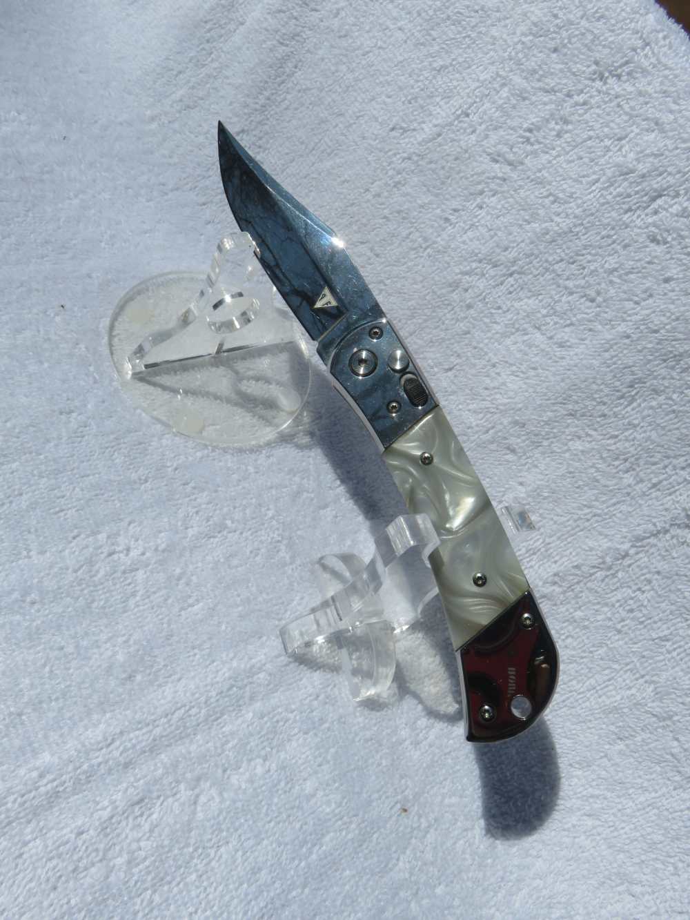 Classic Gents White Pearl Handle SS. Switchblade with a Safety. Nice!-img-13