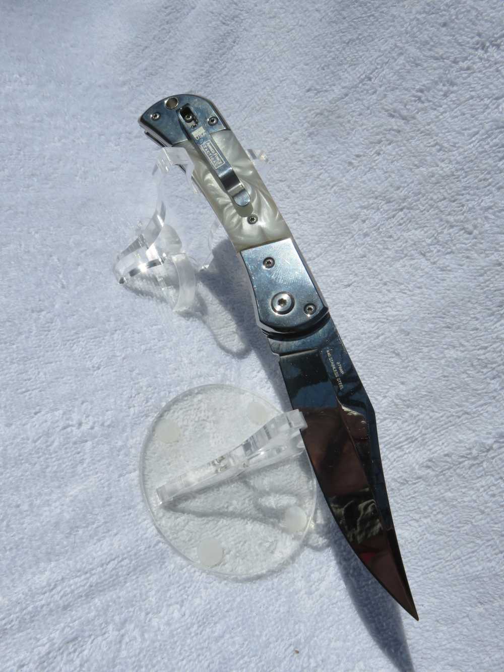 Classic Gents White Pearl Handle SS. Switchblade with a Safety. Nice!-img-4