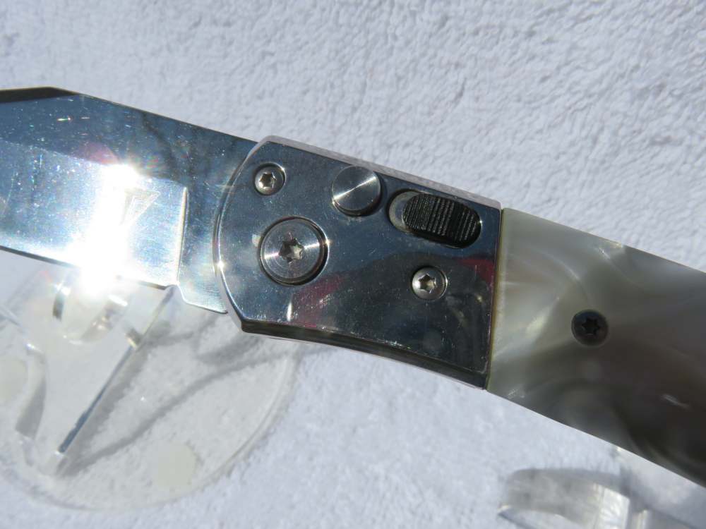 Classic Gents White Pearl Handle SS. Switchblade with a Safety. Nice!-img-9