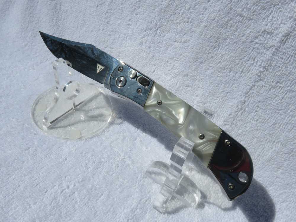 Classic Gents White Pearl Handle SS. Switchblade with a Safety. Nice!-img-0